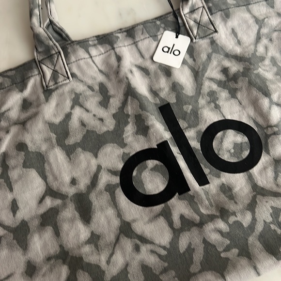ALO YOGA Canvas Tie-Dye Shopper Tote w/ Tags UNISEX - Picture 3 of 7